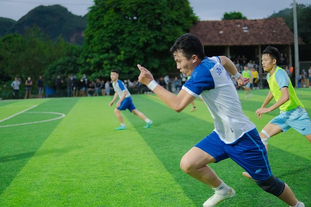 商业化及球 商业化及球